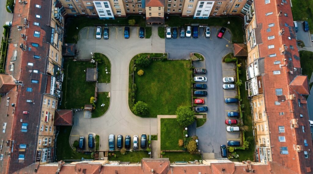 Городская среда и качество жизни: что меняют дворы, транспорт и освещение - иллюстрация